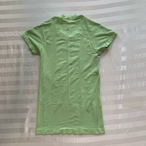 Lululemon Swiftly Tech Short-Sleeve Shirt 2.0 (Size 4)